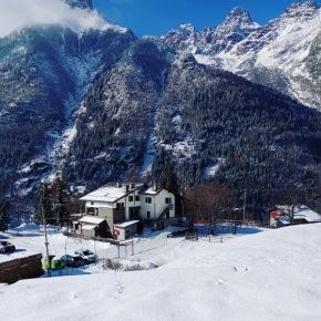 Sasso Nero Chiesa In Valmalenco